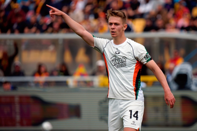 迪马济奥透露佛罗伦萨和博洛尼亚重启威尼斯中场卡维利亚争夺战