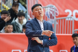 开云-首轮遇上上海！杜锋：不管对阵的是谁 季后赛都会去拼每一位对手